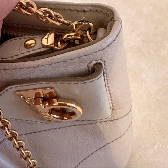 SALVATORE FERRAGAMO Gancini Logo Crossbody Bag - Picture 6 of 10